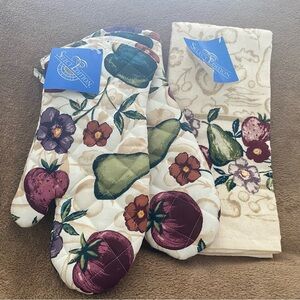 Vintage Floral Oven Mitts and Kitchen Towel Set - Cream and Purple